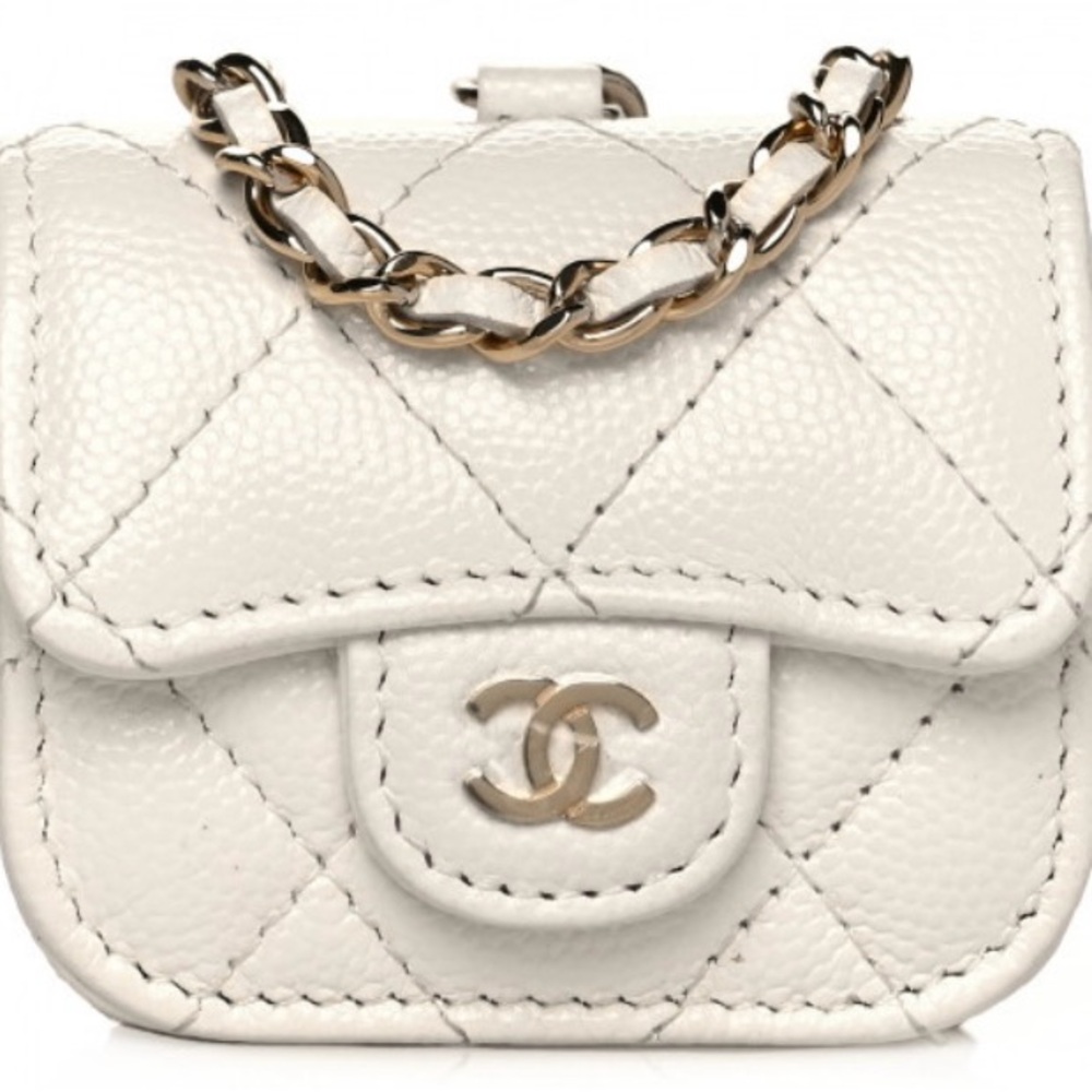 CHANEL CAVIAR QUILTED AIRPODS PRO CASE in WHITE